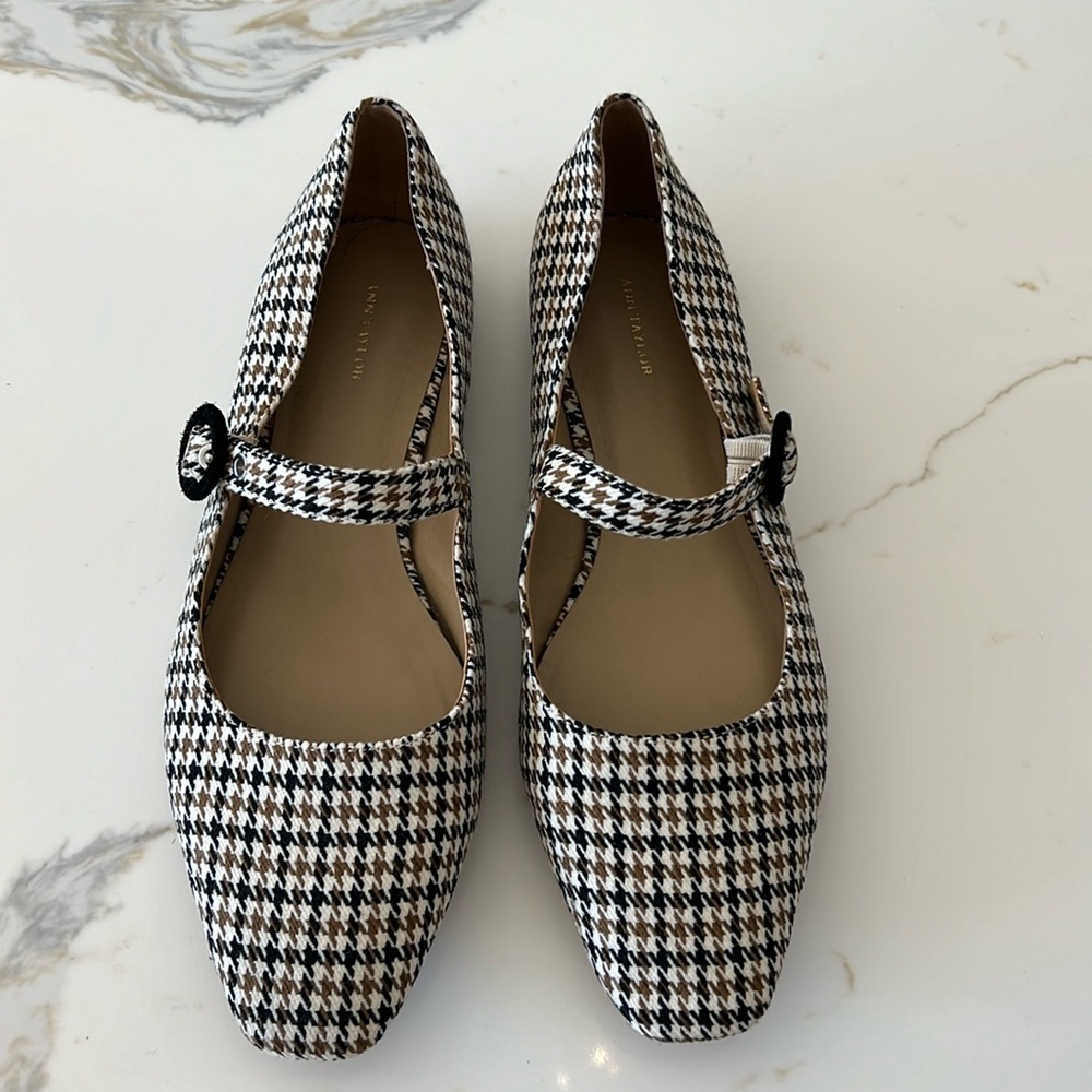 Ann Taylor Mary Jane ballet, flat pattern, white tan black